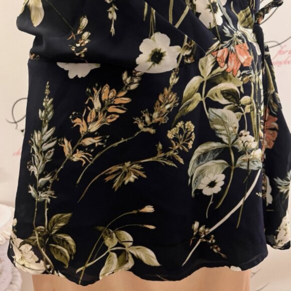 COMO Vintage. Size Large. Chiffon Flutter Sleeve Blouse. Floral. Wrap. B124 - Picture 2 of 6